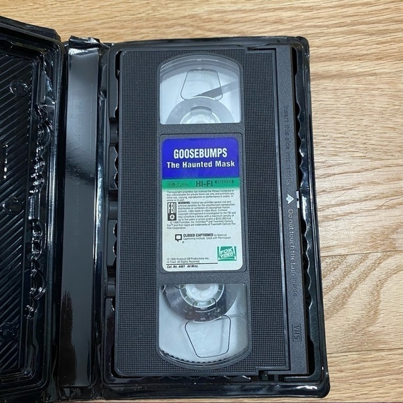 Vintage Goosebumps The Haunted Mask VHS Scary Movie 90s - Picture 6 of 7